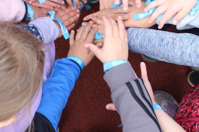 Spielerisches Sportfest im Herbst